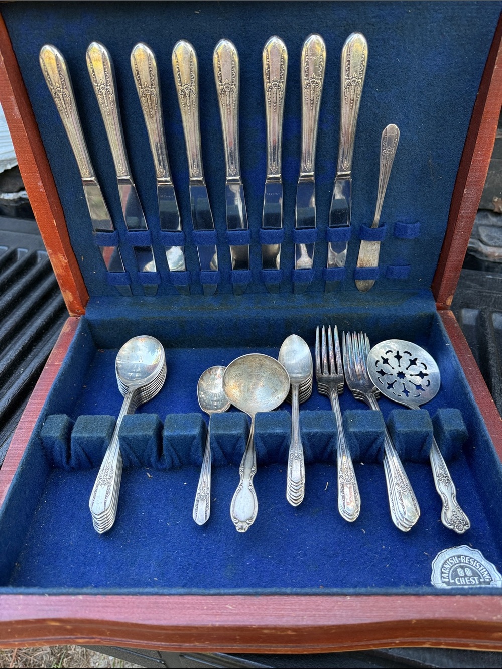 W.M ROGERS CO ORIGINAL EXTRA SILVER PLATED SILVERWARE W/ORIGINAL BOX